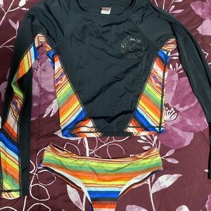 Billabong -Small-cropped surf rash guard & bottom